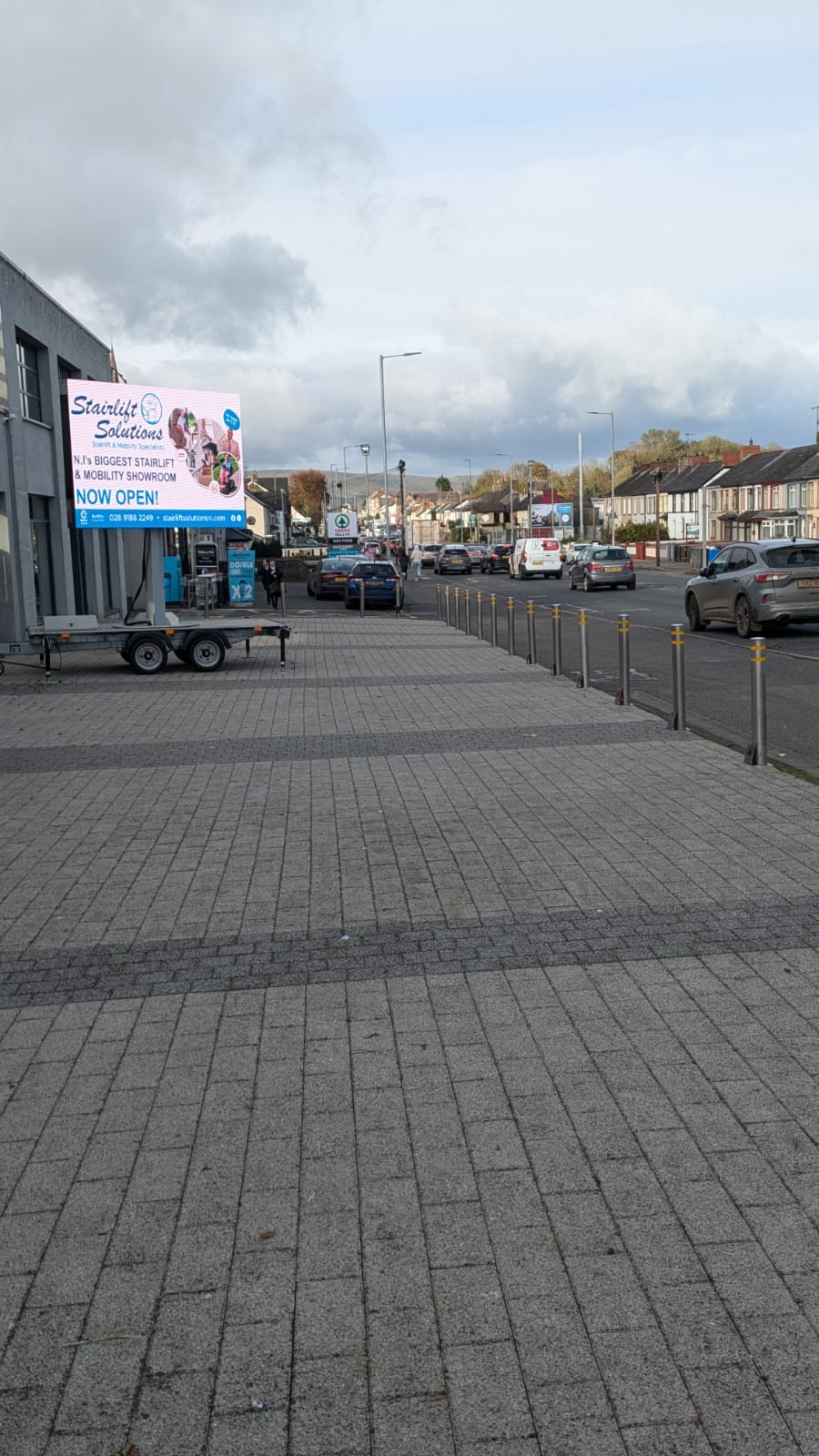 Outdoor Screen @ Cookstown - 180,000 Weekly Views : 26,000 Daily Views